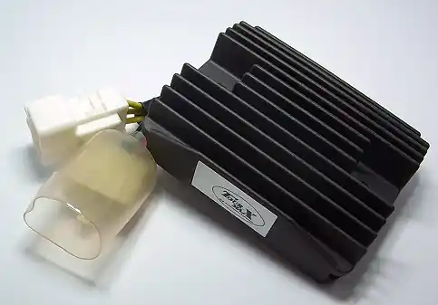 TOURMAX regulátor napětí HONDA VTR 1000 SP2 02-06 vyrobeno v Japonsku - Záruka V Ceně