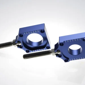 ACCEL napínák zadní osy se šroubem HUSQVARNA TC/TE 04-14 barva světle modrá (komplet-2 kusy) Vrácení Zdarma