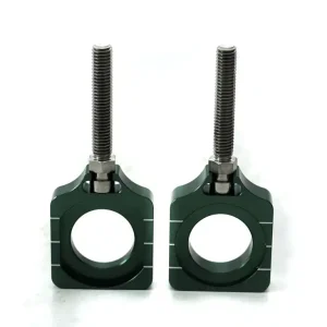 ACCEL napínák zadní osy se šroubem KAWASAKI KXF 250 17-18 barva zelená (komplet-2 kusy) Speciální Cena