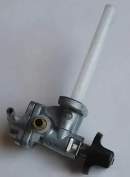 TOURMAX kohout paliva SUZUKI GSX 600 88-89 vyrobeno v Japonsku Moderní