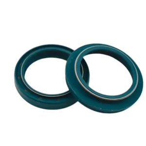 SKF sada (1 laga) těsnění předního zavěšení (olejové a prachové) SHOWA 41mm, BMW F 700 GS 11-17, G 650 GS 10-16, R 1200 GS / ADV 03-13, HONDA CB 750 91-08, CBF 500 / 650 13-23, VFR 750 F 90-97, X-ADV 750 17-23 Garance Vrácení Peněz