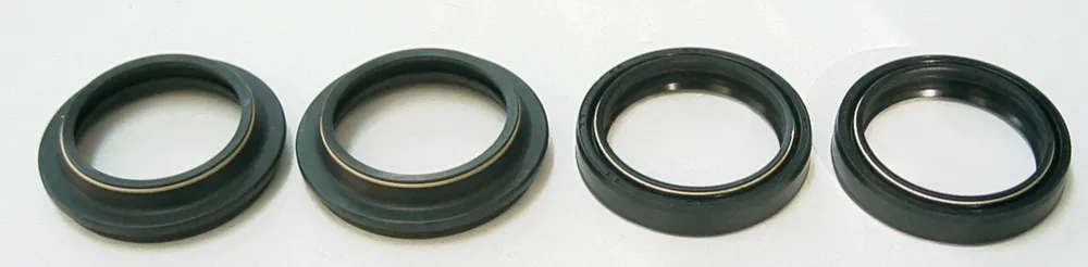 Top Prodej Sada simerinků a prachovek do předních vidlic Tourmax SUZUKI GSX-R 1000 rok 01-08