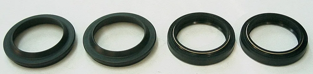 Aktuální Sada simerinků a prachovek do předních vidlic Tourmax YAMAHA SCR 950 rok 17-21